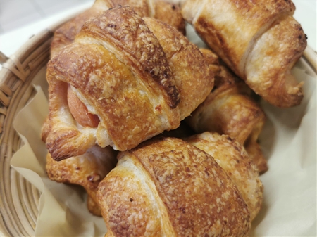 Teljes kiőrlésű croissant virslis mini